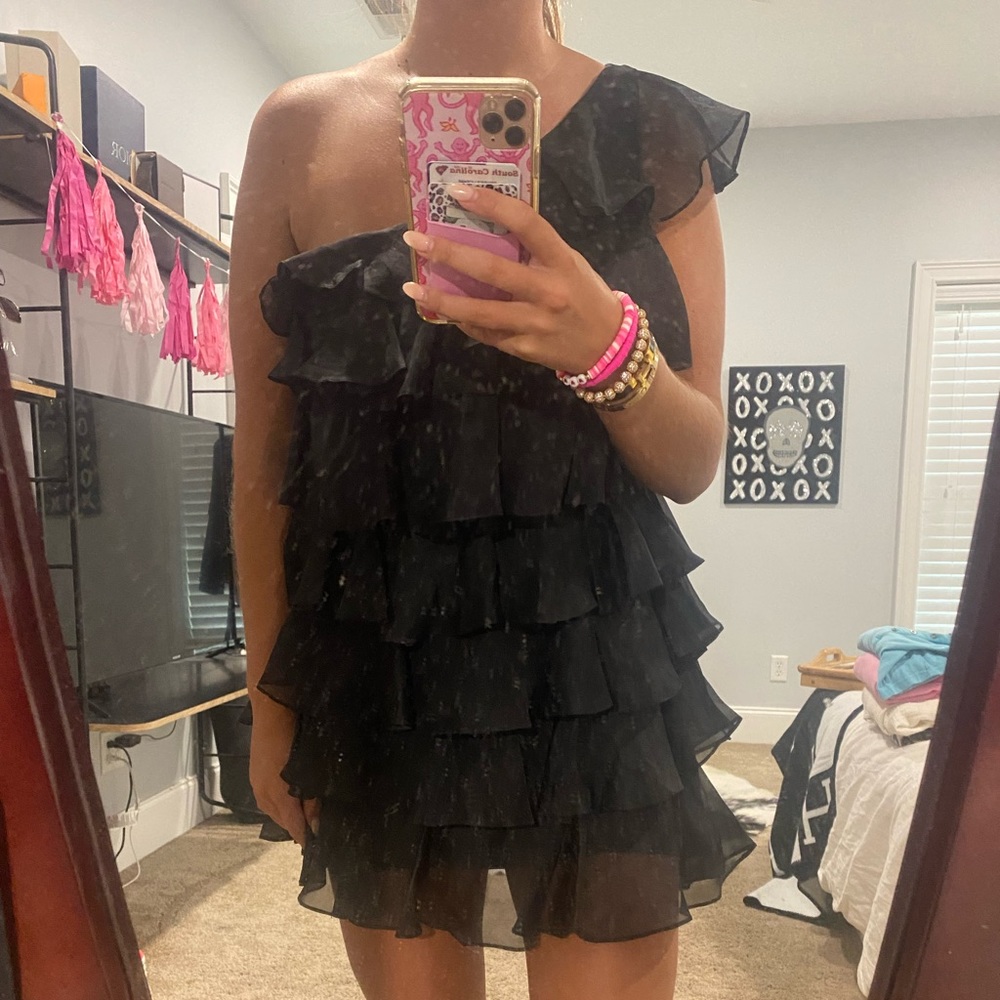 Ruffled dress in black